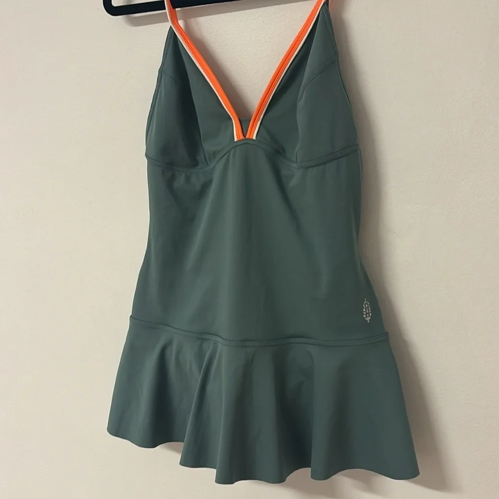 NWOT FREE PEOPLE FPMOVEMENT SKORTSIE GREEN - Picture 3 of 9